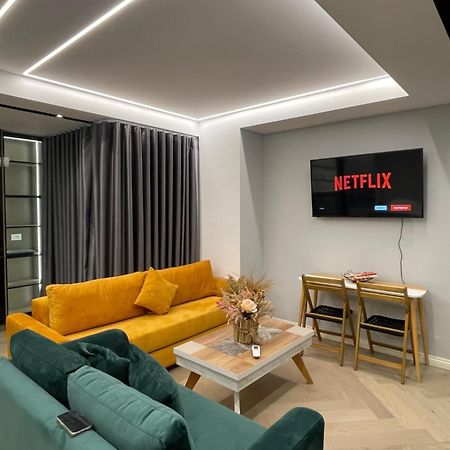 Luxury One Bedroom Apartment Тирана Экстерьер фото